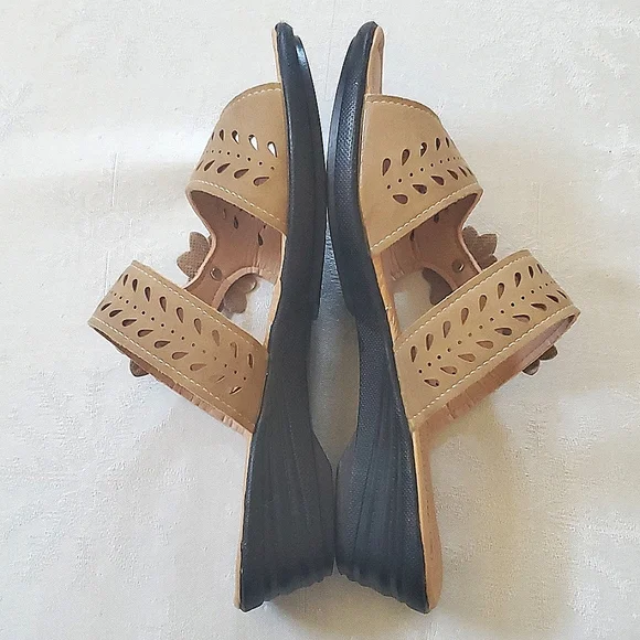 Belladia Comfort Wide Tan Beige Floral Shoes Women's Size 8W - Picture 8 of 11